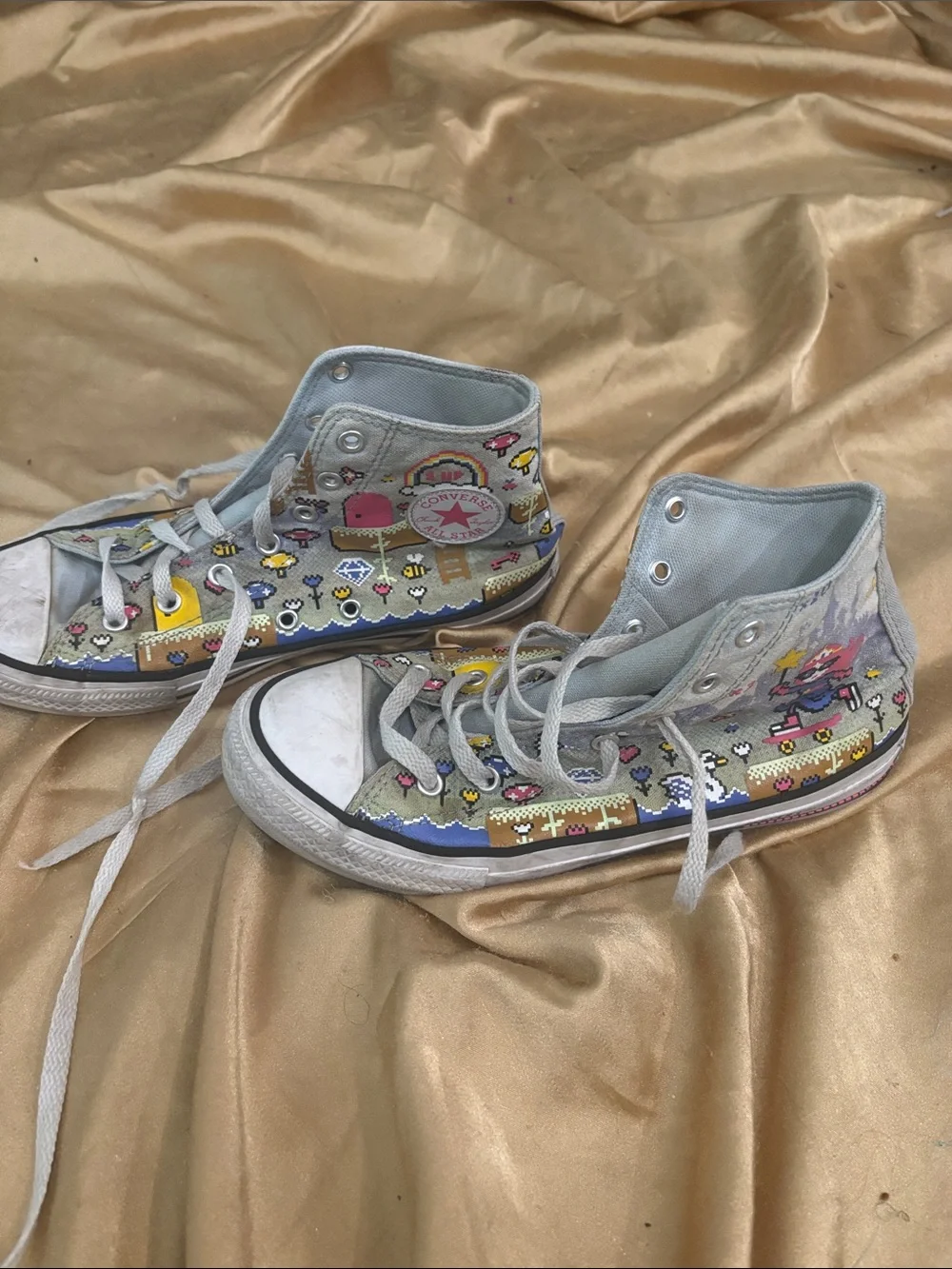 Converse Kids High-Top Sneakers in Light Gray with Multicolor Patch Details